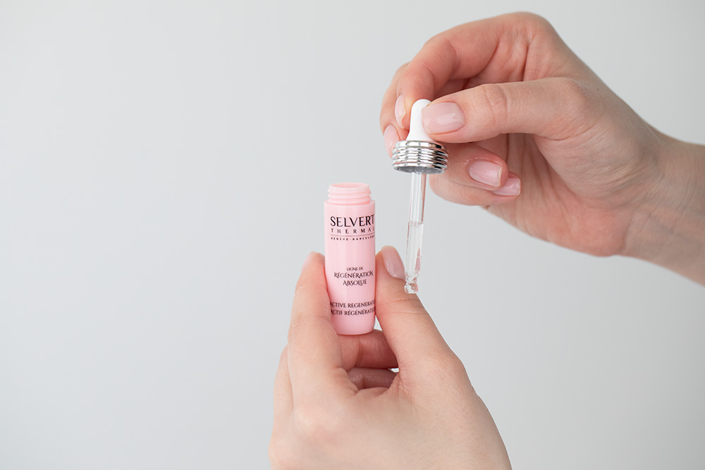 Selvert Thermal Active Regenerator With Snail Protein Extract + Regenerating Eye Contour Gel-Cream ZESTAW Koncentrat regenerujący z ekstraktem wydzieliny ślimaka 5 ml + Żel-krem regenerujący na okolice oczu z ekstraktem wydzieliny ślimaka 15