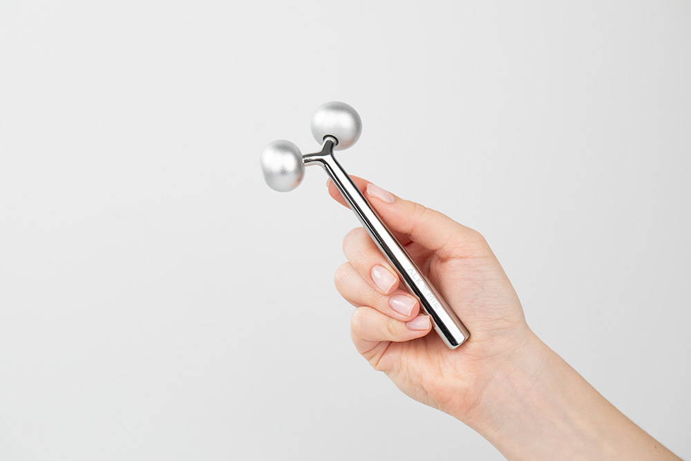 Alkmie Roll Me Up Liftingujący roller do twarzy i ciała ze stopu cynku 1 szt