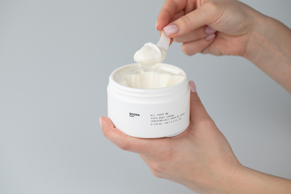 Bogna Skin Uplift + All Over Me + Kosmetyczka Topestetic ZESTAW Serum do ciała 100 ml + Krem do ciała 250 ml + Kosmetyczka 1 szt