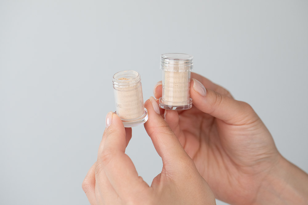 Jane Iredale Amazing Base Brush SPF 20 Sypki puder mineralny z pędzlem (kolor Bisque) 5 g