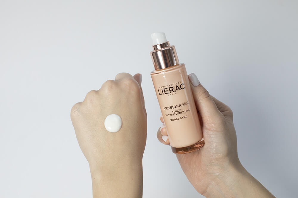 Lierac Arkeskin Night Emulsion + Pink Roller ZESTAW Odżywcza emulsja na noc przywracająca gęstość 50 ml + Roller z różowego kwarcu 1 szt