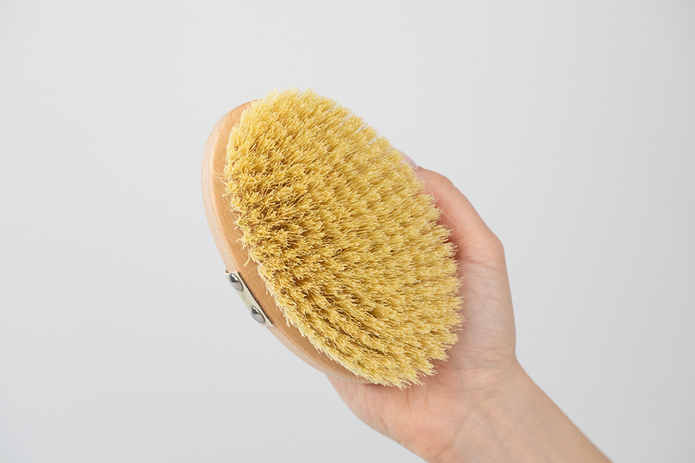 Aromatherapy Associates Energy Restore Duo ZESTAW Poranny radosny olejek do kąpieli 9 ml + Szczotka do masażu ciała na sucho 1 szt