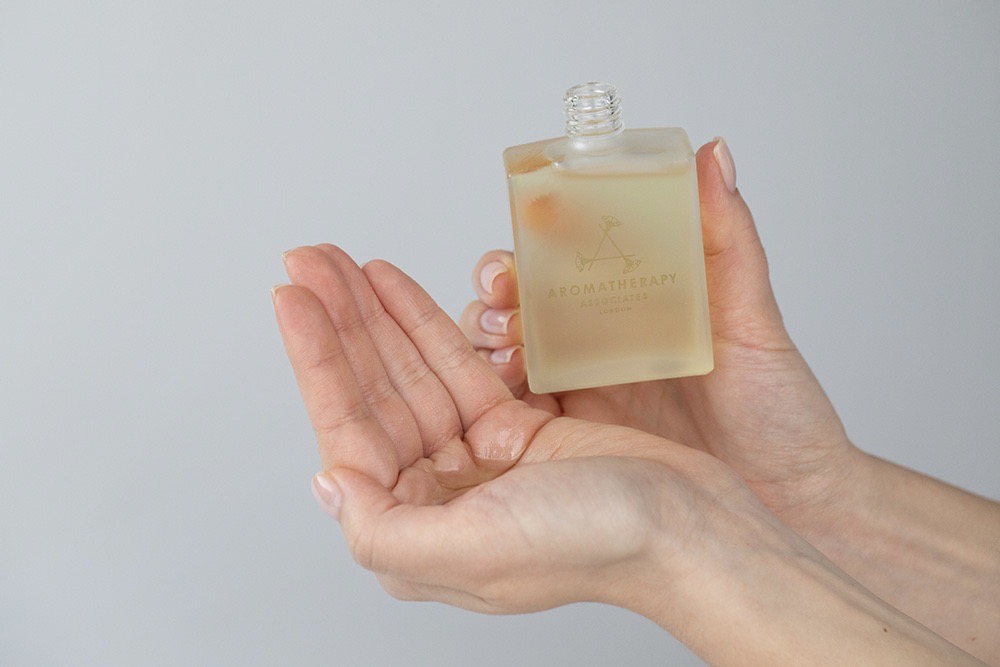 Aromatherapy Associates De-Stress Muscle Bath & Shower Oil Odprężający mięśnie olejek do kąpieli 55 ml