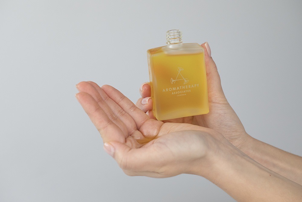 Aromatherapy Associates Inner Strength Bath & Shower Oil Wzmacniający olejek do kąpieli i pod prysznic 55 ml