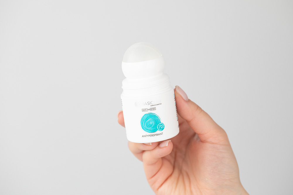 BasicLab Odżywienie i Regeneracja + Antyperspirant 72 h + Yellow Lipstick ZESTAW Krem ochronny do rąk 75 ml + Długotrwała ochrona przed nadmiernym poceniem 1 szt. + Nawilżająca pomadka do ust 4 g