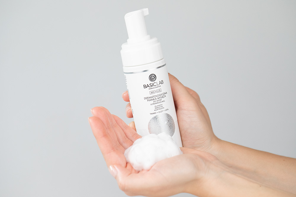 BasicLab Dermatologiczna Pianka Myjąca + Emulsyjny Primer Tonizujący ZESTAW Dermatologiczna pianka myjąca do skóry ultrawrażliwej 150 ml + Emulsyjny primer tonizujący do skory ultrawrażliwej 150 ml