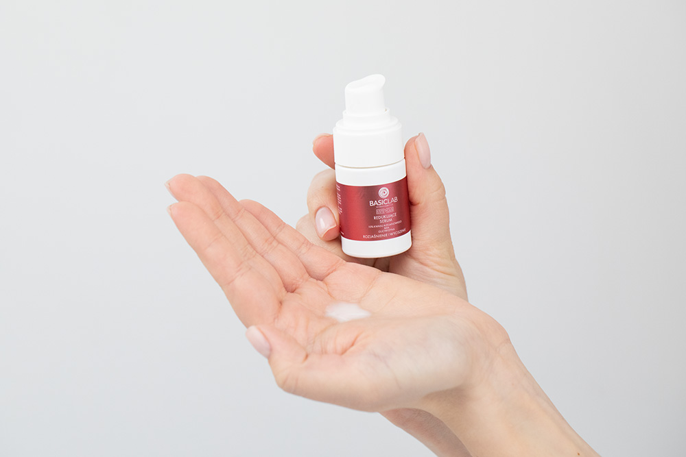 BasicLab Rozjaśnienie i Wyciszenie Redukujące serum 10% kwasu azelainowego, BHA, Glicyryzyna 15 ml