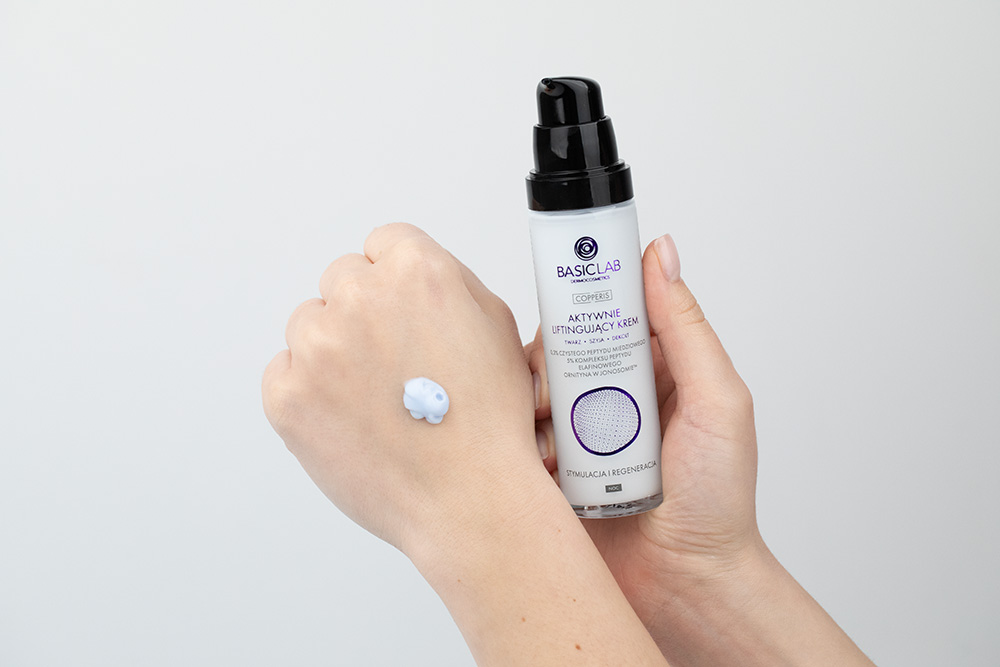 BasicLab Stymulacja i Regeneracja Aktywnie liftingujący krem na noc do twarzy, szyi i dekoltu 50 ml