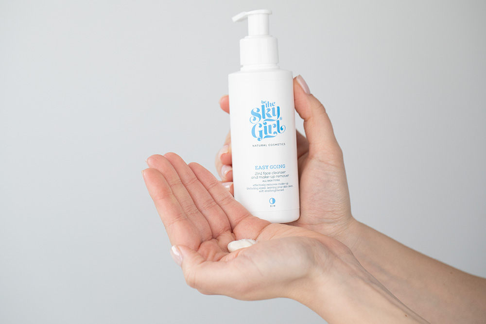 Be The Sky Girl Mist N'Roses + Easy Going Cleanser ZESTAW Różane serum w płynie 100 ml + Emulsja do mycia i demakijażu twarzy 2 w 1, 100 ml