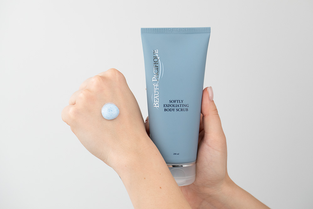 Beaute Pacifique Body Set ZESTAW Przeciwstarzeniowy olejek do ciała 100 ml + Delikatnie złuszczający peeling do ciała 200 ml + Przezroczysta 1 szt