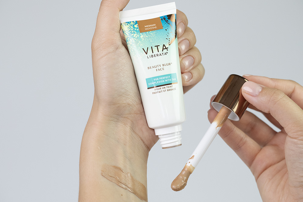 Vita Liberata Beauty Blur Face with Tan Tonujący krem do twarzy z samoopalaczem (kolor medium) 30 ml