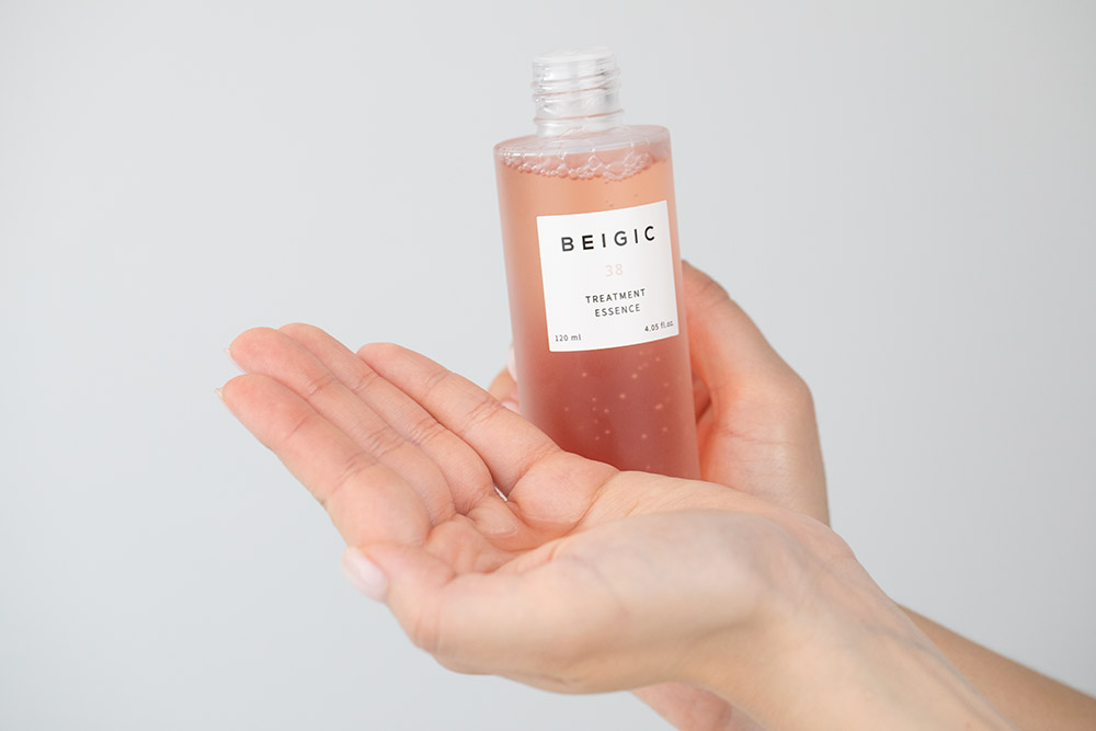 Beigic Treatment Essence Nawilżająco-rozświetlająca esencja do twarzy 120 ml