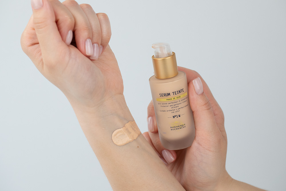 Biologique Recherche Serum Teinte Serum o działaniu pielęgnacyjnym, nadające skórze delikatny kolor (nr 1W) 30 ml
