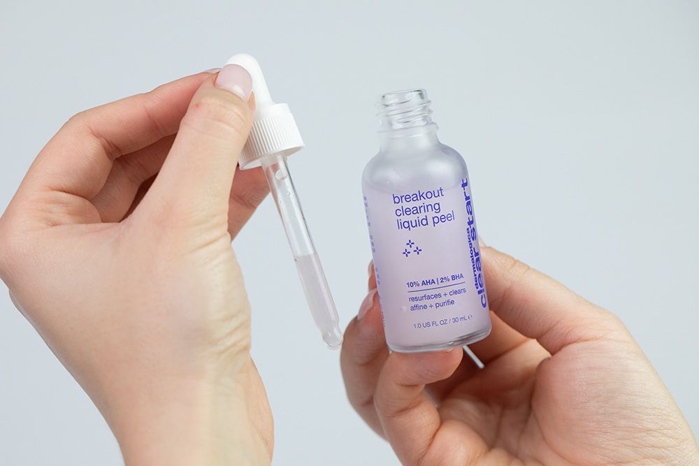 Dermalogica Breakout Clearing Liquid Peel + Clearing Defense SPF 30 ZESTAW Peeling złuszczający z AHA (10%) i BHA (2%) 30 ml + Krem nawilżający z filtrem 59 ml