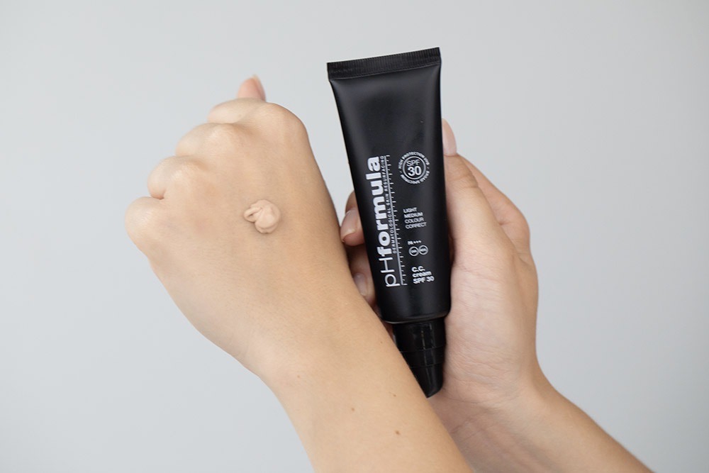 pHformula C.C. Cream SPF 30 PA+++ Light Medium Krem barwiony ochronny z witaminą C 50 ml