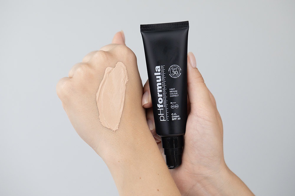 pHformula C.C. Cream SPF 30 PA+++ Light Medium Krem barwiony ochronny z witaminą C 50 ml