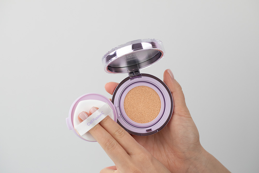 Cell Fusion C Glass Skin Cushion SPF40 PA++ Wygładzająco-ochronny podkład w poduszce z efektem Glass Skin (kolor 21N Ivory) 13 g