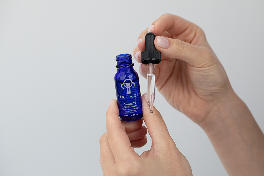 Circadia Glow On The Go ZESTAW Oczyszczający żel lipidowy 60 ml + Serum regenerujące z witaminą C 15 ml + Serum regenerujące 15 ml + Krem nawilżający 50 g