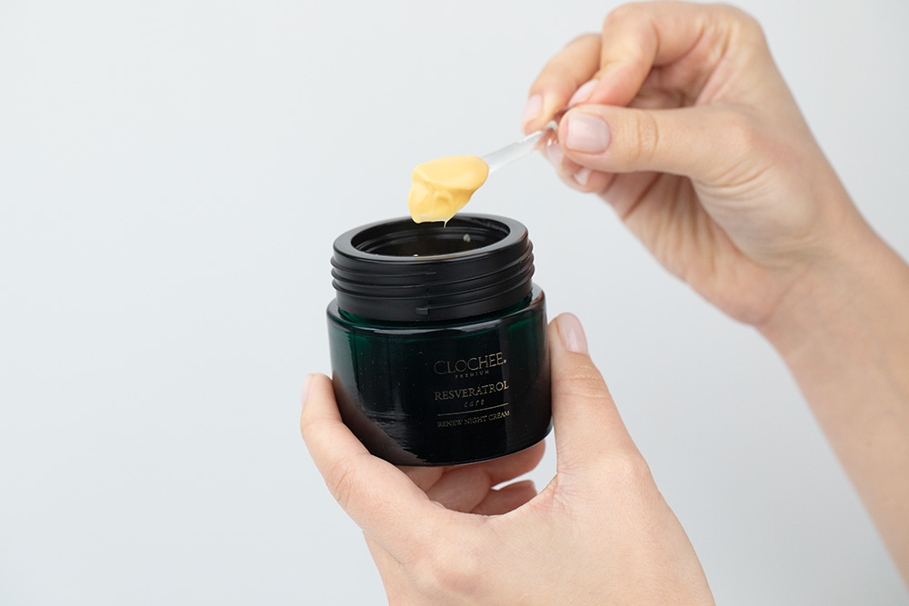 Clochee Resveratrol Care ZESTAW Odbudowujący krem na noc 50 ml + Odbudowujący krem na noc (wkład) 50 ml