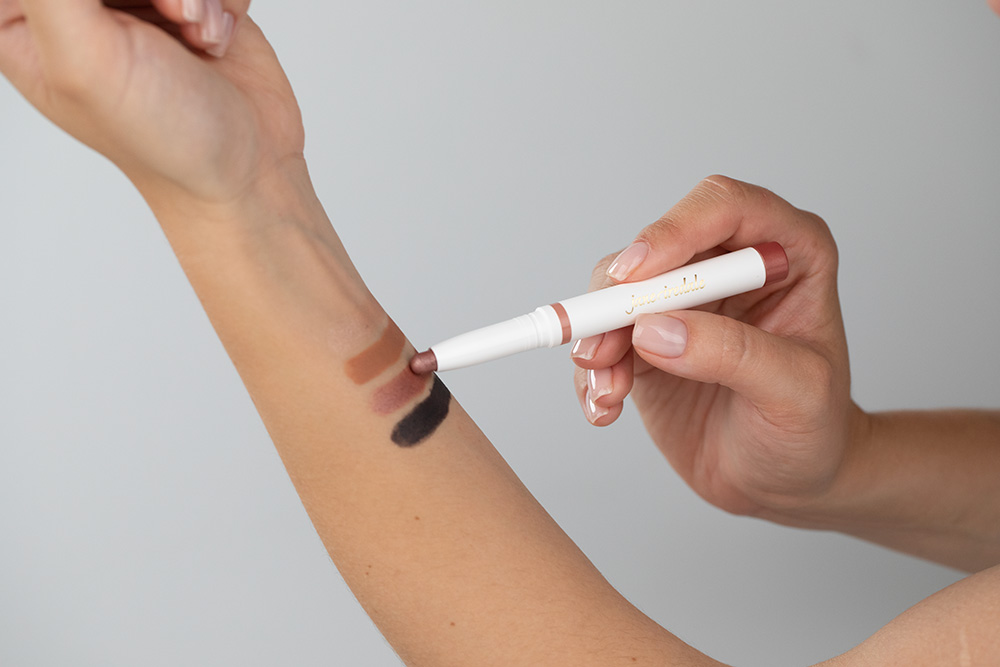 Jane Iredale ColorLuxe Eye Shadow Stick Kremowo-pudrowy cień do powiek w sztyfcie (kolor Rose) 1,4g