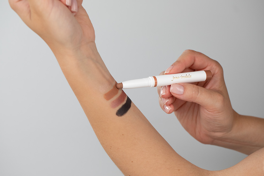 Jane Iredale ColorLuxe Eye Shadow Stick Kremowo-pudrowy cień do powiek w sztyfcie (kolor Saddle) 1,4g