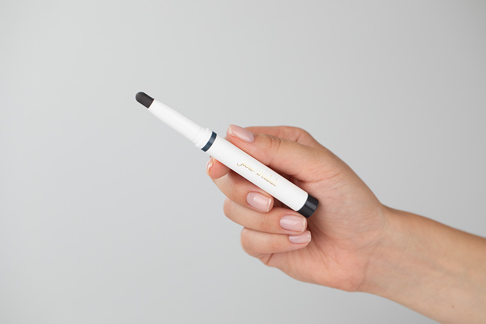 Jane Iredale ColorLuxe Eye Shadow Stick Kremowo-pudrowy cień do powiek w sztyfcie (kolor Midnight) 1,4g