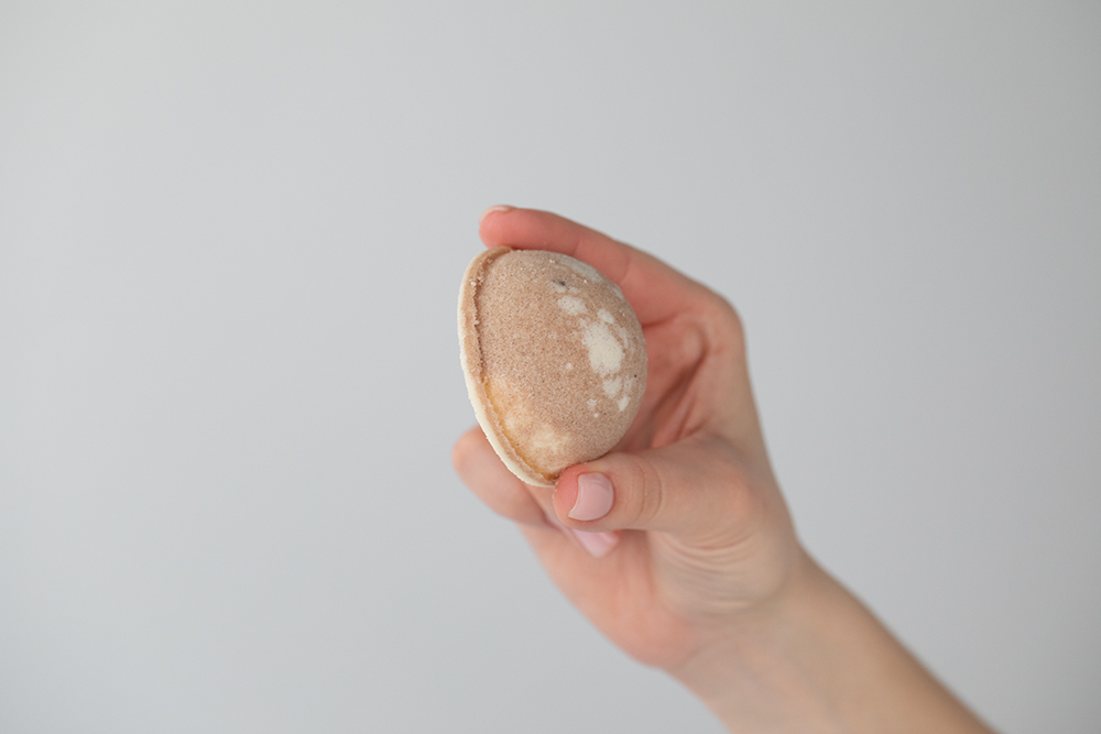 Ministerstwo Dobrego Mydła Lawenda + Czekolada + Róża + Śliwka + Czekocynamon ZESTAW Półkula do kąpieli 60 g x 3 + Peeling cukrowy 300 g + Balsam do ciała w sztyfcie 75 g