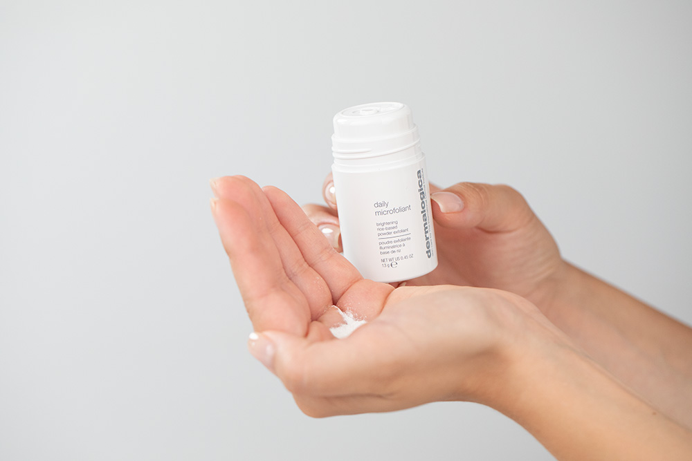 Dermalogica Meet Dermalogica ZESTAW żel do mycia twarzy 50 ml + puder ryżowy 13 g + odżywczy krem 22 ml + multiwitaminowy preparat pod oczy 5 ml