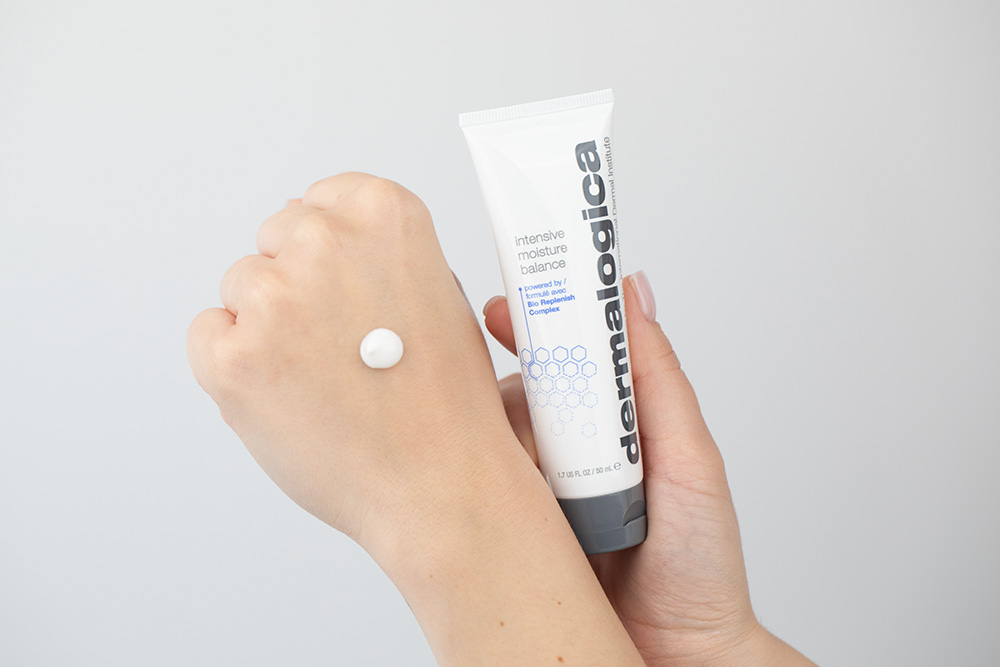 Dermalogica Circular Hydration Serum + Intensive Moisture Balance ZESTAW Długotrwale nawilżające serum 10 ml + Wysoce odżywczy krem nawilżający do skóry suchej 50 ml + Kosmetyczka 1 szt