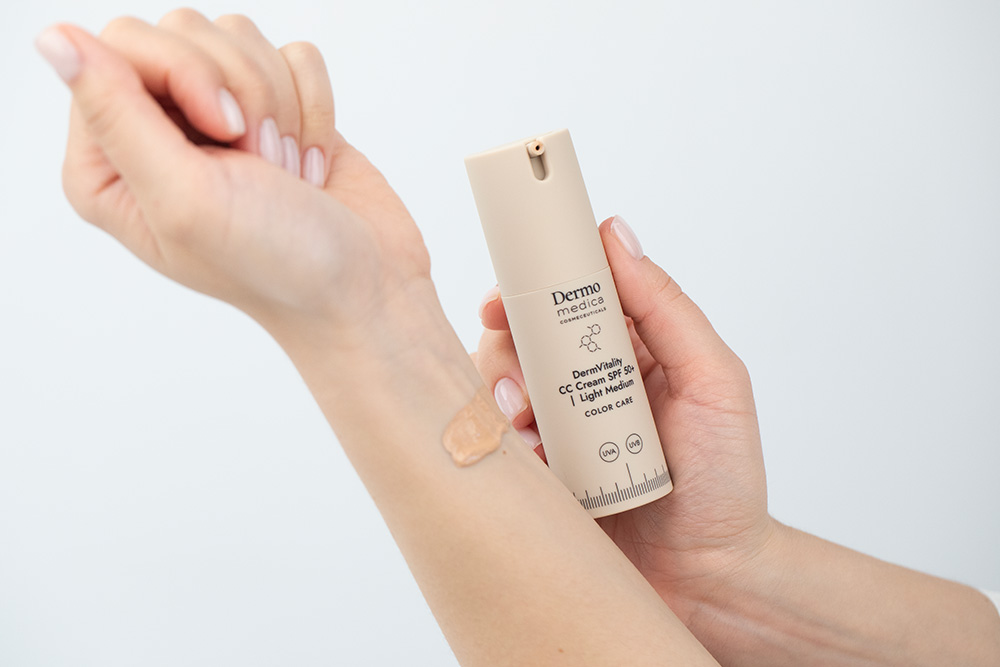 Dermomedica DermVitality CC Cream SPF 50 Koloryzujący krem korygujący z bardzo wysoką ochroną UVA/UVB i właściwościami pielęgnacyjnym (kolor light medium) 30 ml
