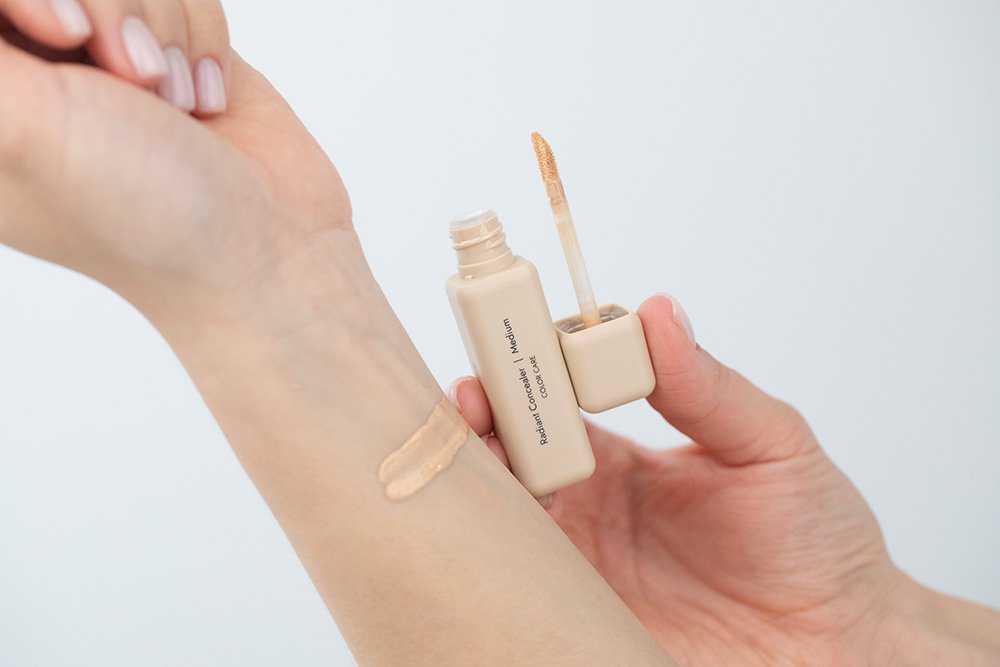 Dermomedica Radiant Concealer Rozświetlający korektor z kompleksem nawilżająco-wygładzającym (kolor Medium) 2 ml