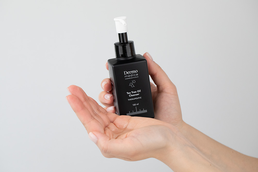 Dermomedica Tea Tree Oil Cleanser Black Edition Olejek myjący ze skwalanem, olejkiem z drzewa herbacianego i olejkiem lawendowym 150 ml