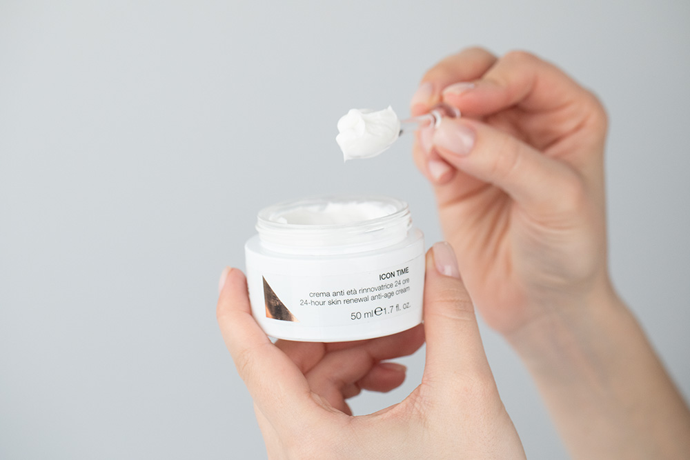 Diego dalla Palma Icon Time Set ZESTAW Krem naprawczy z platyną 50 ml + Scrub termo-rewitalizujący dla skóry dojrzałej - kwas hialuronowy i cukier 75 ml + Kosmetyczka 1 szt