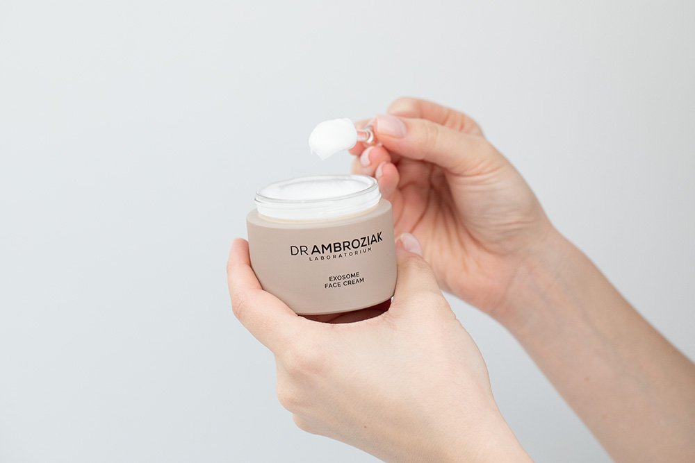 Dr Ambroziak Bright Eye Cream + Exosome Face Cream ZESTAW Rozświetlający krem pod oczy 15 ml + Innowacyjny krem przeciwstarzeniowy z egzosomami 50 ml