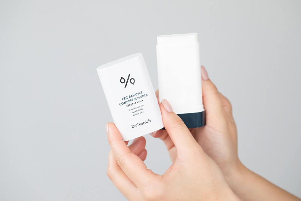 Dr Ceuracle Cica Regen 92 Toner + Sun Stick SPF 50+ + Gąbka Topestetic ZESTAW Tonik łagodzący 120 ml + Krem w sztyfcie SPF 50+ 18 g + Gąbka do demakijażu 1 szt