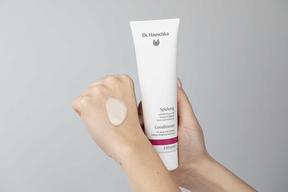 Dr Hauschka Conditioner For Shine And Softness Hair Odżywka nawilżająca do włosów suchych i zniszczonych 150 ml