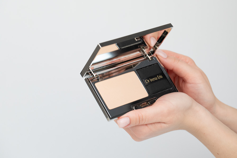 Dr Irena Eris Golden Hour Mineral Powder SPF 50 Aksamity puder wodoodporny (kolor 120 Opal) 6 g