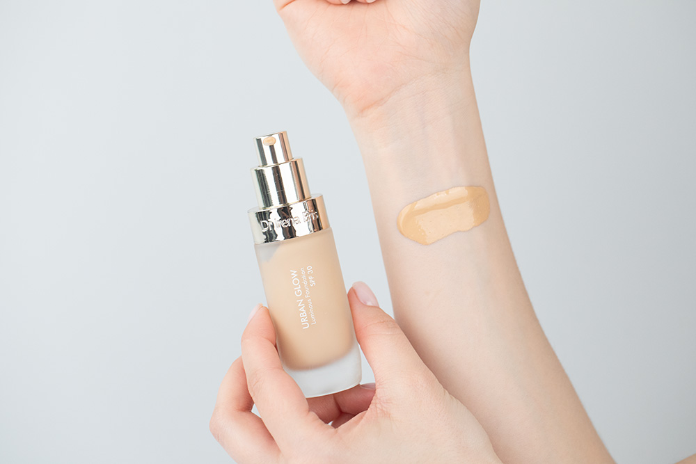 Dr Irena Eris Urban Glow Luminous Foundation Podkład rozświetlający (kolor 025 Neutral ) 30 ml