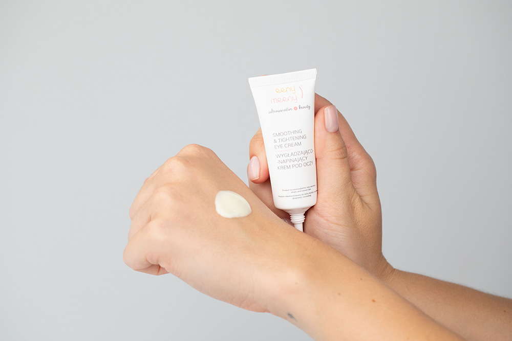 Eeny meeny Wygładzająco - Napinający Krem pod Oczy Krem do codziennej pielęgnacji delikatnej i wymagającej skóry wokół oczu 15 ml