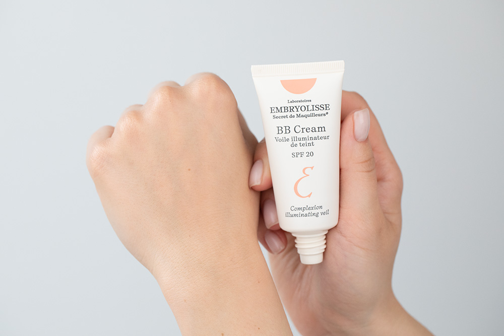 Embryolisse Voile Illuminateur De Teint - BB Cream + Poudre Compacte Bonne Mine ZESTAW BB krem SPF 20 30 ml + Puder wygładzająco-brązujący 12 g