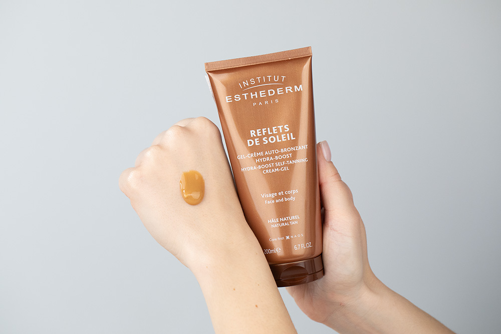 Esthederm Body Scrub + Hydra-Boost Self-Tanning Cream-Gel ZESTAW Peeling do ciała 200 ml + Samoopalacz 200 ml + Kosmetyczka 1 szt