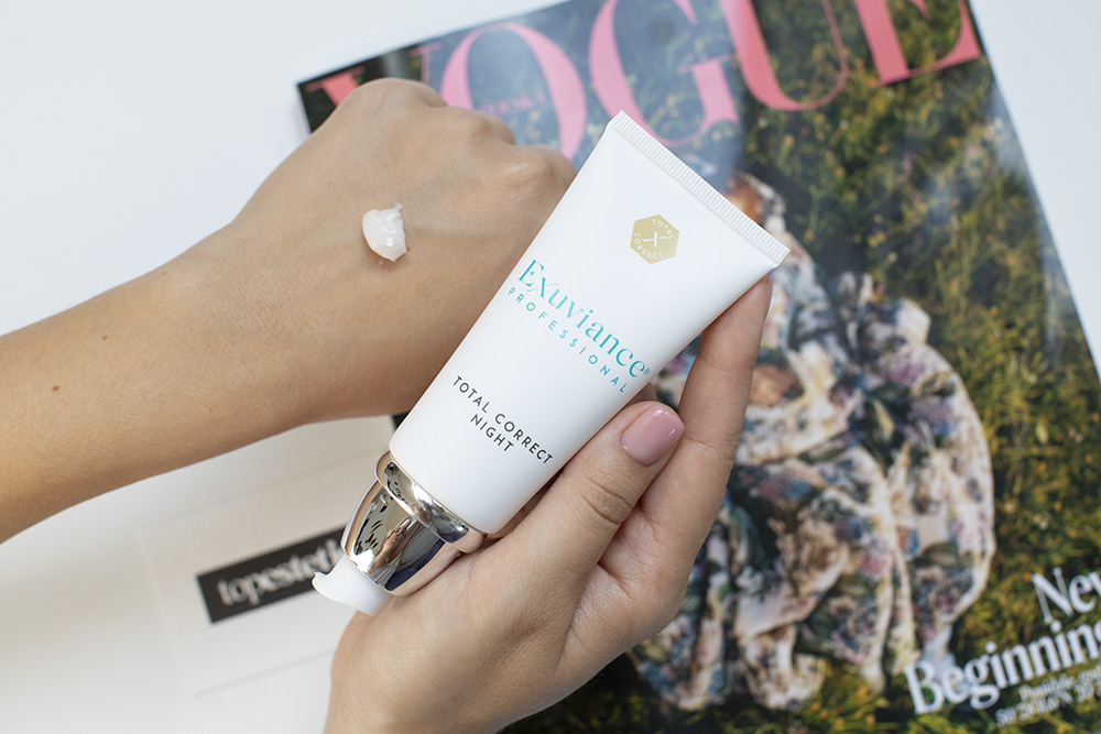 Exuviance Total Correct Set ZESTAW Przeciwzmarszczkowy krem na noc 50 g + Przeciwzmarszczkowy krem na dzień z SPF 30 50 g + Kosmetyczka