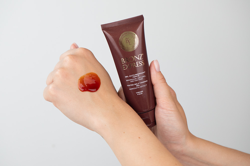 Academie Contour des Yeux Anti-Cernes Teinte + Gel Auto-Bronzant Teinte ZESTAW Kryjący korektor pod oczy 20 ml + Brązujący żel do twarzy 75 ml