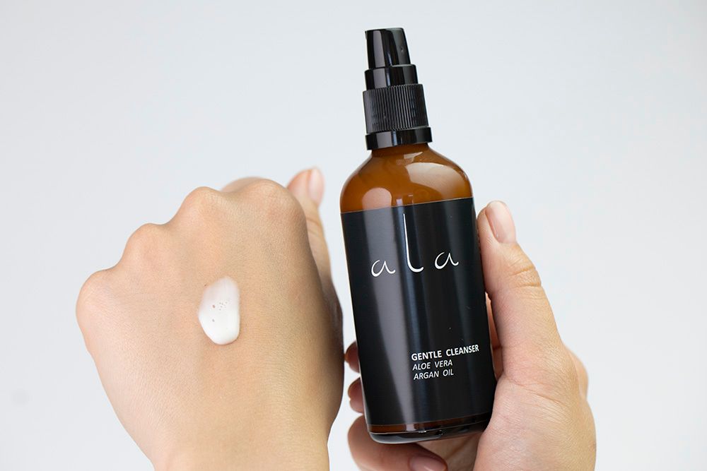 Ala Gentle Cleanser + Skin Stick + Pure Jojoba Oil ZESTAW Kremowa emulsja do oczyszczania 100 ml + Sztyft wielofunkcyjny 20 g + Olejek jojoba 30 ml