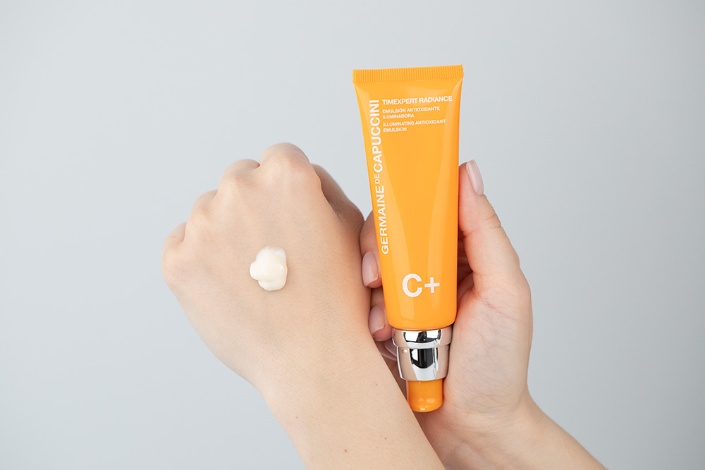 Germaine de Capuccini Timexpert Radiance C+ Illuminating Antiox Set ZESTAW Rewitalizująca emulsja do twarzy 50 ml + Rewitalizujący krem do twarzy 15 ml