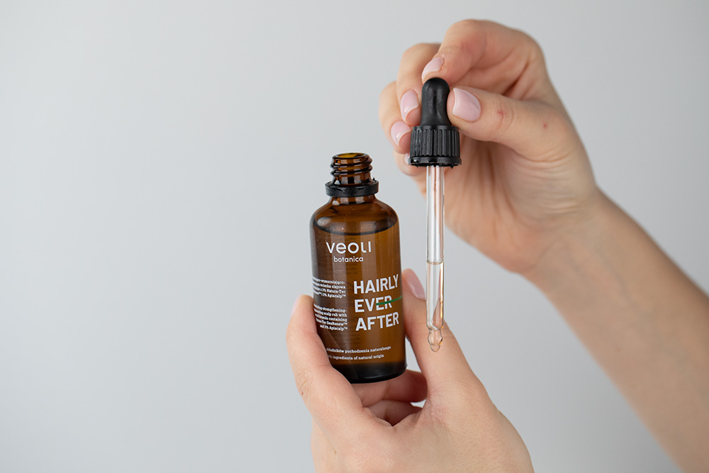 Veoli Botanica Hairly Ever After Stymulująco – wzmacniająco – regenerująca wcierka olejowa do skalpu z 3% Natura-Tec Searenew TM i 3% Apiscalp TM 50 ml