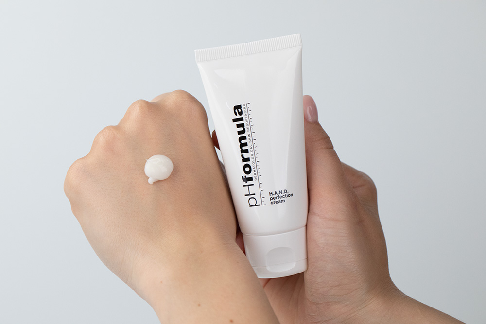 pHformula C.C. Cream SPF 30+ Medium + Hand Cream ZESTAW Krem barwiony ochronny z retinolem i witaminą C 50 ml + Intensywny krem do pielęgnacji dłoni 50 ml