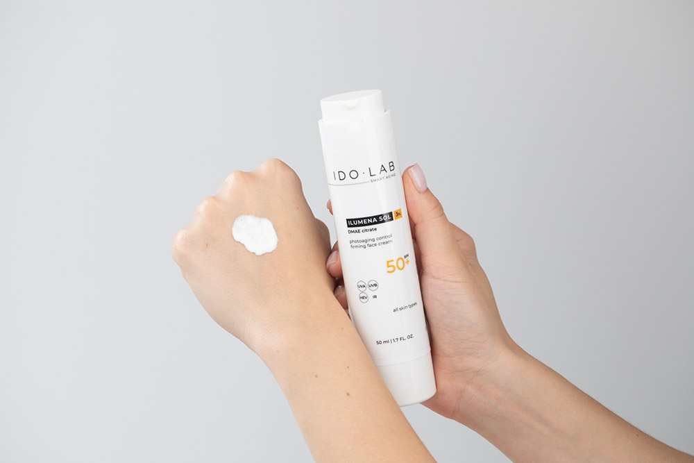 Ido Lab Ilumena Sol 3% DMAE Citrate Photoaging Control Krem ochronno-przeciwzmarszczkowy z DMAE 3% SPF 50+ 50 ml