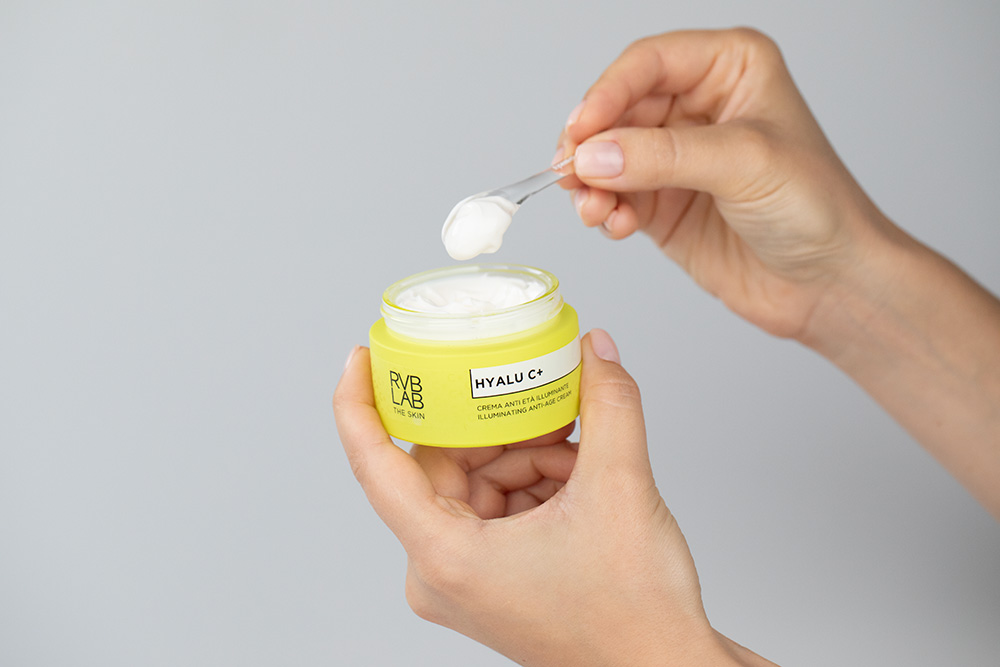 RVB LAB Make Up Hyalu C Set ZESTAW Rozświetlający krem przeciwstarzeniowy 50 ml + Rozświetlający tonik 100 ml