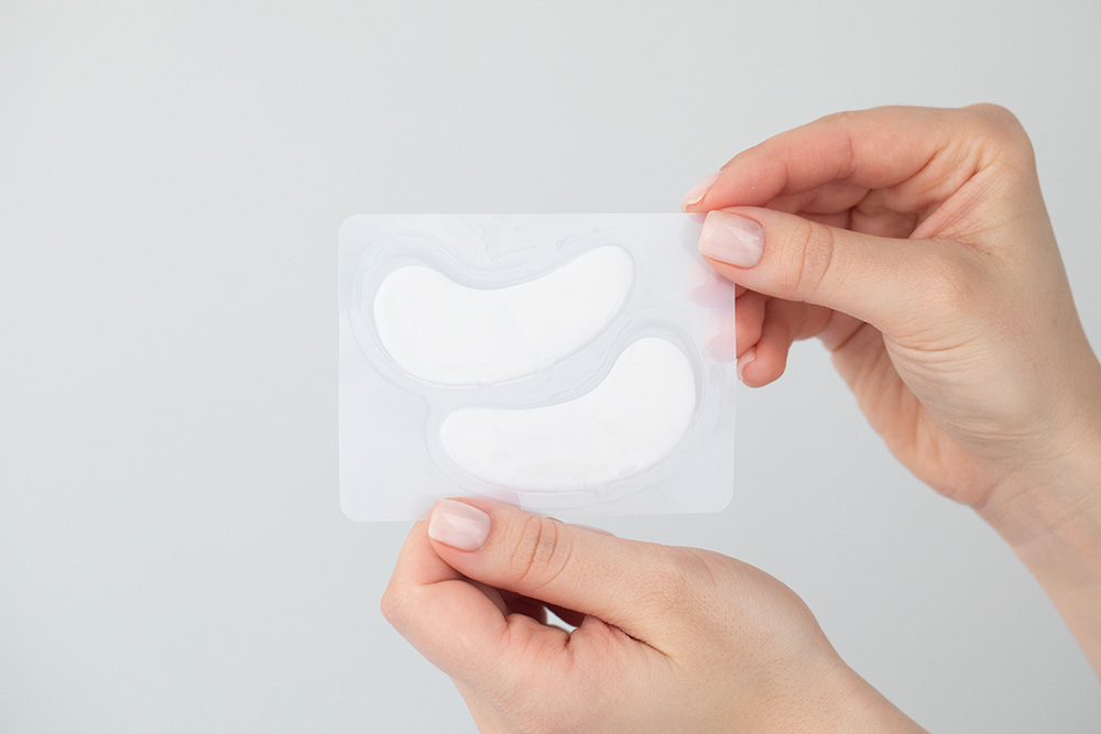 Intraceuticals Kolekcja Rozświetlająca ZESTAW Zmywacz 50 ml + Serum 30 ml + Żel 40 ml + Krem rozjaśniający 40 ml + Maska pod oczy 1 szt. + Maska na usta 1 szt + Booster 15 ml